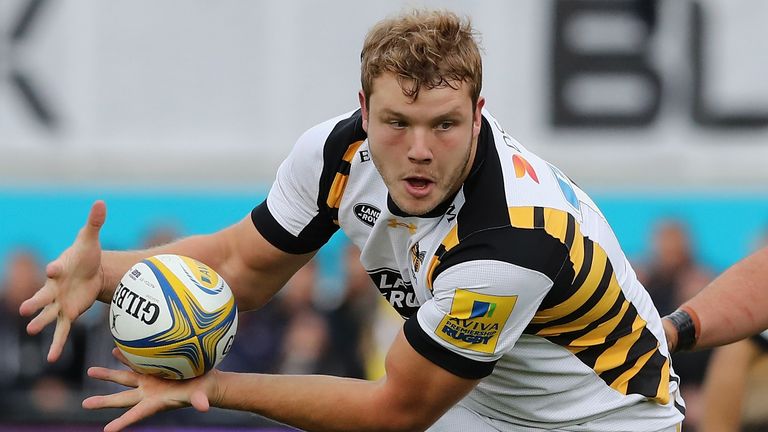 Joe Launchbury of Wasps catches the ball during the Aviva Premiership match between Saracens and Wasps at Allianz Park, October 2016