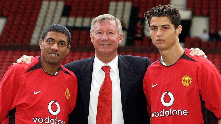 Sir Alex Ferguson poses with Kleberson and Cristiano Ronaldo for photographers on the pitch..Kleberson and Cristiano Ronaldo Sign For Man Utd, Old Trafford