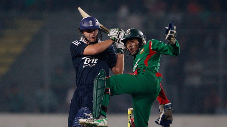 England batsman Luke Wright picks up some runs as wicketkeeper Mushfiqur Rahim looks on during the 2nd ODI