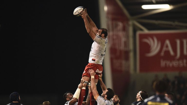 RC Toulon's Mamuka Gorgodze (C) claims the ball from a lineout during the Rugby Champions Cup round 2 match between Sale and Toulon