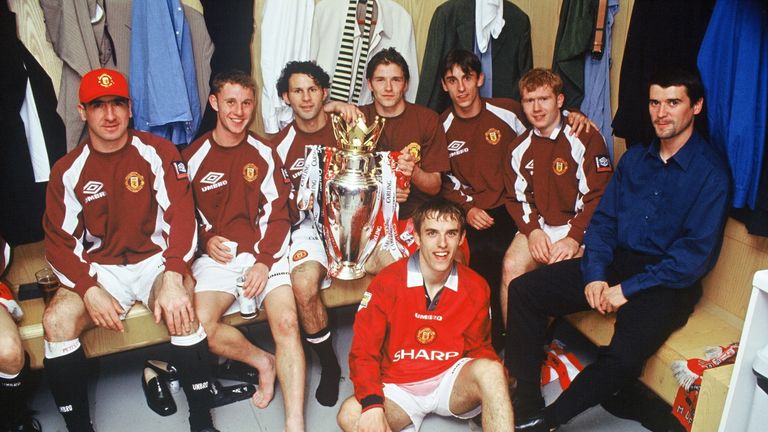 Eric Cantona, Nicky Butt, Ryan Giggs, David Beckham, Gary Neville, Paul Scholes, Roy Keane and Phil Neville of Manchester Un