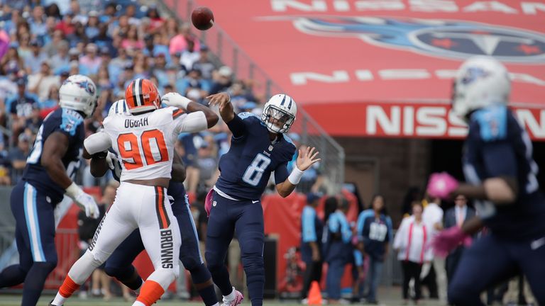 NASHVILLE, TN - OCTOBER 16:  Marcus Mariota #8 of the Tennessee Titans passes the ball during the first quarter of the game against the Cleveland Browns at