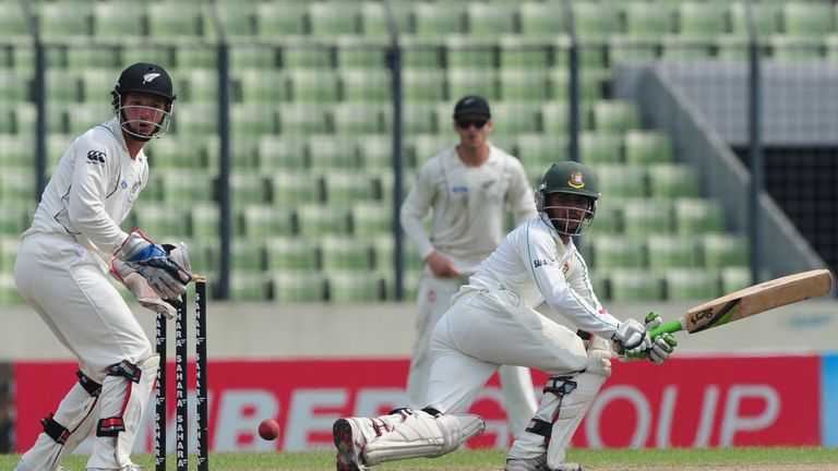 Bangladesh batsman Mominul Haque (R) plays a shot as New Zealand wicketkeeper B J Walting (L) looks on during the fourth day of the second cricket Test mat