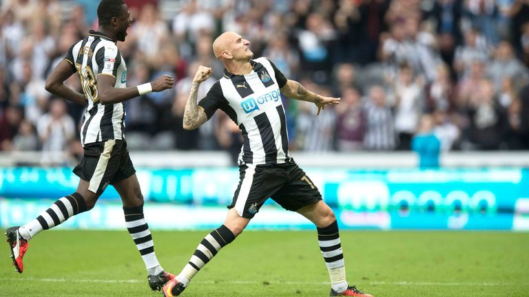 Jonjo Shelvey celebrates his goal during the match between Newcastle United and Brighton