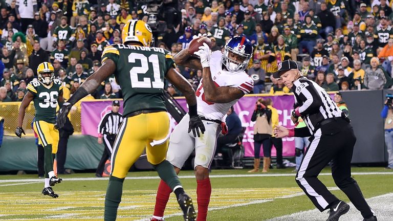 GREEN BAY, WI - OCTOBER 09:  Odell Beckham Jr. #13 of the New York Giants catches a pass for a touchdown in front of Ha Ha Clinton-Dix #21 of the Green Bay