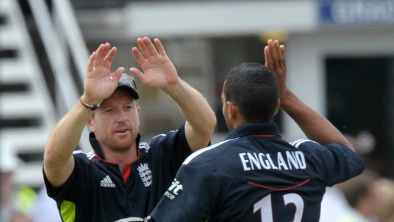 England's Ajmal Shahzad (R) celebrates a wicket with Paul Collingwood