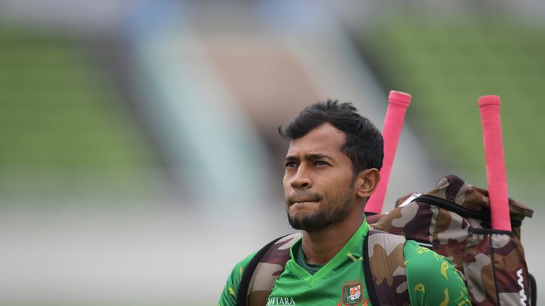 Men abstinent keyin uning mushuk keldi. Men abstinent keyin uning mushuk keldi.