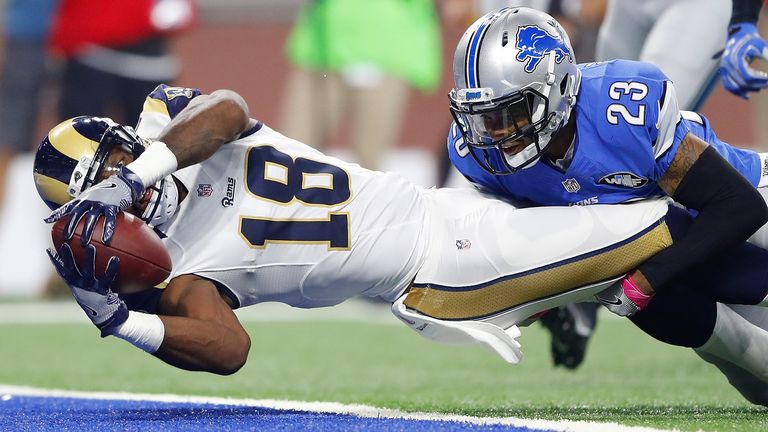 DETROIT, MI - OCTOBER 16: Kenny Britt #18 of the Los Angeles Rams stretches out over the goal line for at touchdown against the defense of Darius Slay #23 