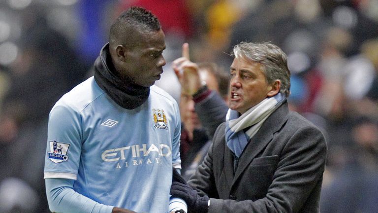 (Files) In this file picture taken on December 26, 2010 Manchester City's Italian manager Roberto Mancini (R) clashes with his Italian striker Mario Balote