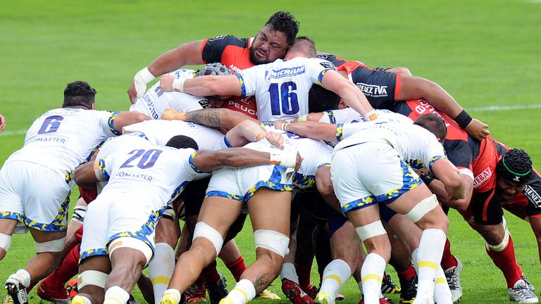 Census Johnston (middle) takes part in a scrum against Clermont in May 2016