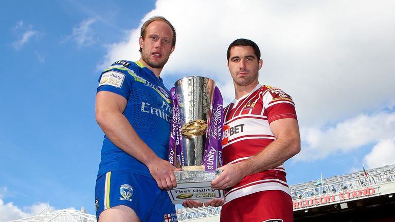 Chris Hill and Matty Smith pose with the Super League trophy ahead of the 2016 Grand Final