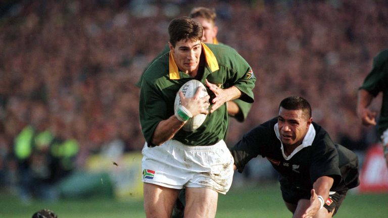 Springboks wing Pieter Rossouw runs in under the posts to score the winning try against New Zealand in Wellington in 1998