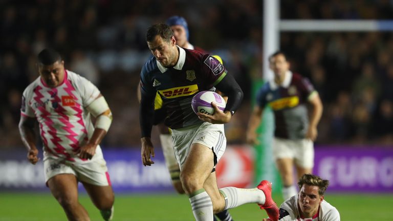 Tim Visser breaks through to score a try against Stade Francais