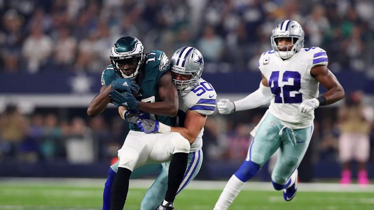 ARLINGTON, TX - OCTOBER 30:  Sean Lee #50 of the Dallas Cowboys tackles Nelson Agholor #17 of the Philadelphia Eagles during a game between the Dallas Cowb