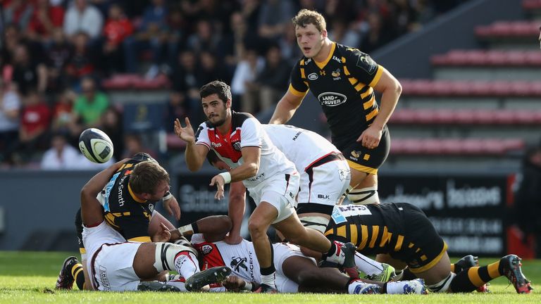 Sebastien Bezy releases the Toulouse backs