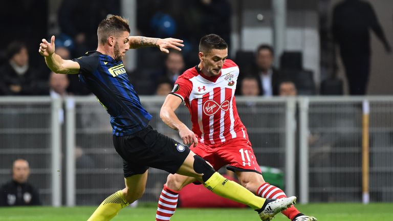 Inter Milan's Italian defender Davide Santon (L) challenges Southampton's Serbian forward Dusan Tadic