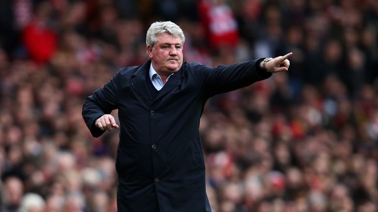 Steve Bruce, manager of Hull City gestures during the Emirates FA Cup fifth round match between Arsenal and Hull City 