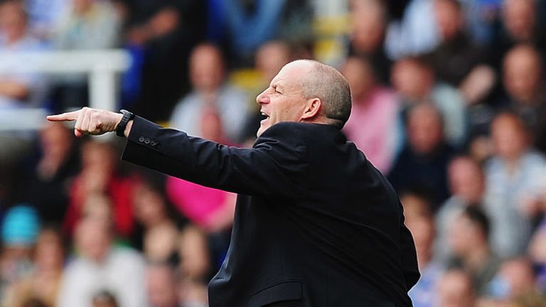 READING, UNITED KINGDOM - MAY 03:  Reading Manager Steve Coppell shouts instructions from the sidelines during the Barclays Premier League match between Re