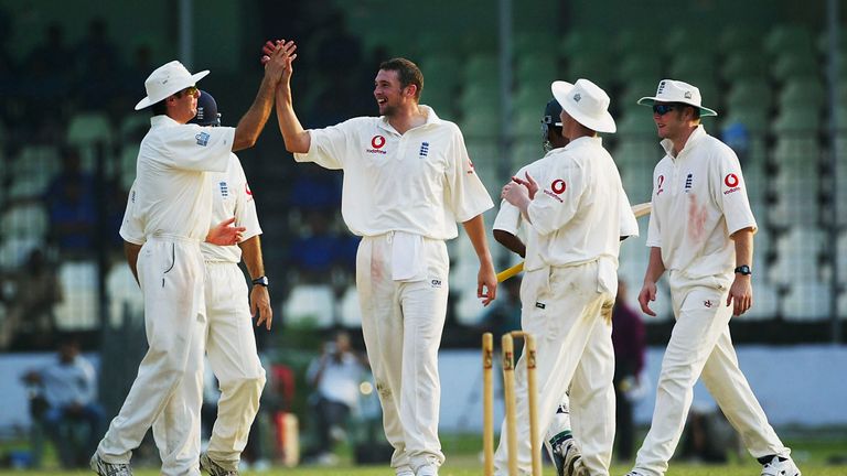 DHAKA, BANGLADESH -OCTOBER 14:  Steve Harmison receives the high fives from England captain Michael Vaughan