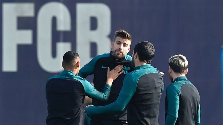 Barcelona's defender Gerard Pique (2L) is pushed back by  Neymar as he confronts Luis Suarez