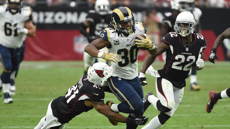 GLENDALE, AZ - OCTOBER 02:  Running back Todd Gurley #30 of the Los Angeles Rams rushes the football against defensive back Marcus Cooper #41 and strong sa