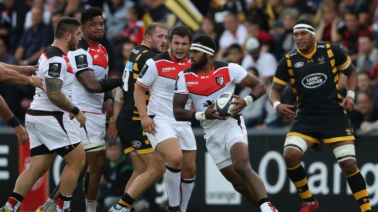 Yoann Huget makes a break for Toulouse