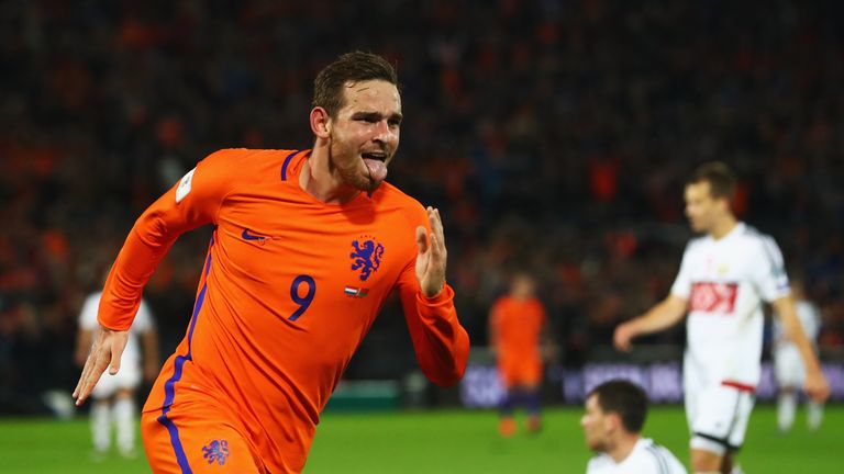 ROTTERDAM, NETHERLANDS - OCTOBER 07:  Vincent Janssen of the Netherlands celebrates scoring his teams fourth goal of the game during the FIFA 2018 World Cu