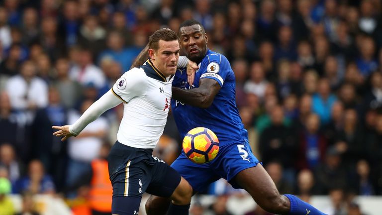 LONDON, ENGLAND - OCTOBER 29:  Vincent Janssen of Tottenham Hotspur and Wes Morgan of Leicester City compete for the ball during the Premier League match b