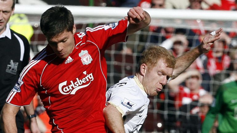  Xabi Alonso vies with  Manchester United's Paul Scholes