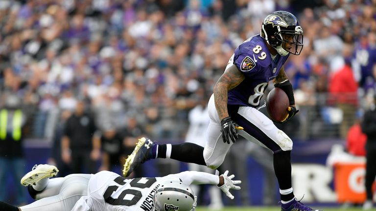 BALTIMORE, MD - OCTOBER 2:  Steve Smith Sr. #89 of the Baltimore Ravens runs with the ball past David Amerson #29 of the Oakland Raiders in the fourth quar