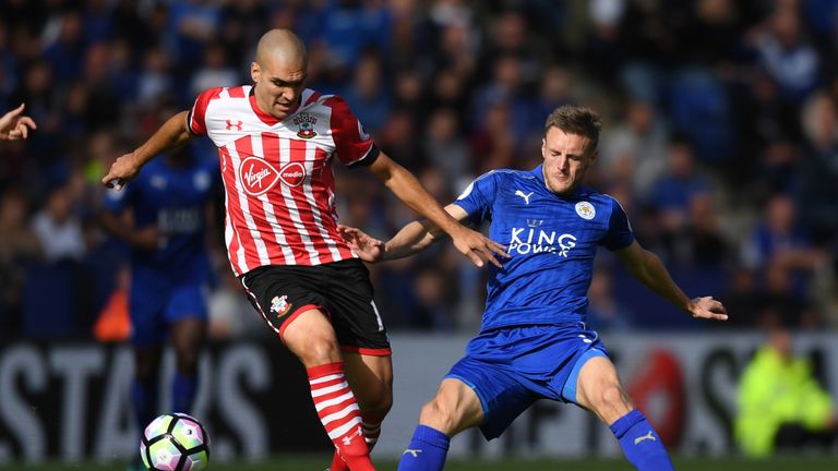 Oriol Romeu and Jamie Vardy of Leicester City battle for possession