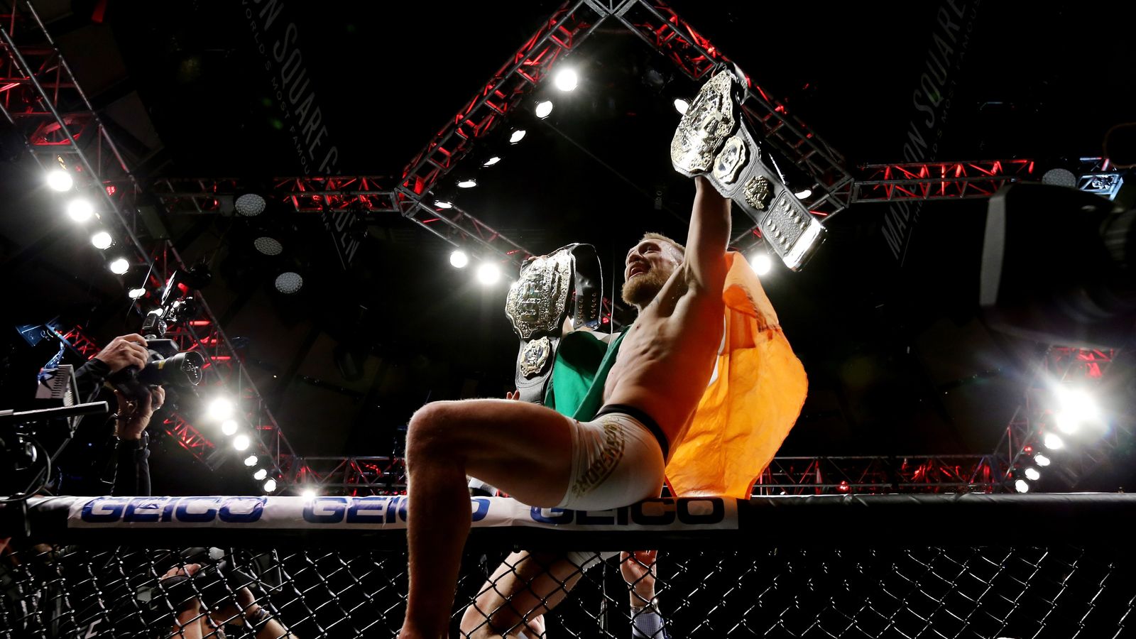 Conor McGregor knocks out Eddie Alvarez to add lightweight title to his ...