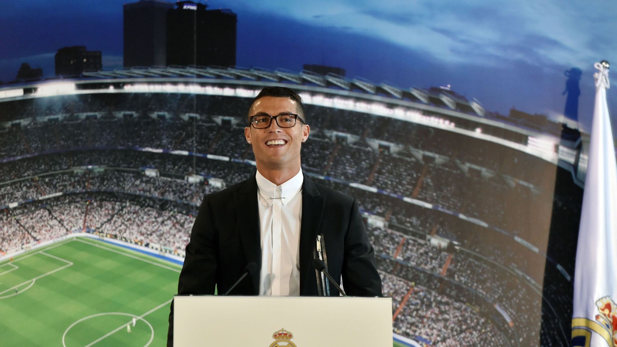 World's Highest-Paid Athlete Cristiano Ronaldo Signs New Real Madrid  Contract