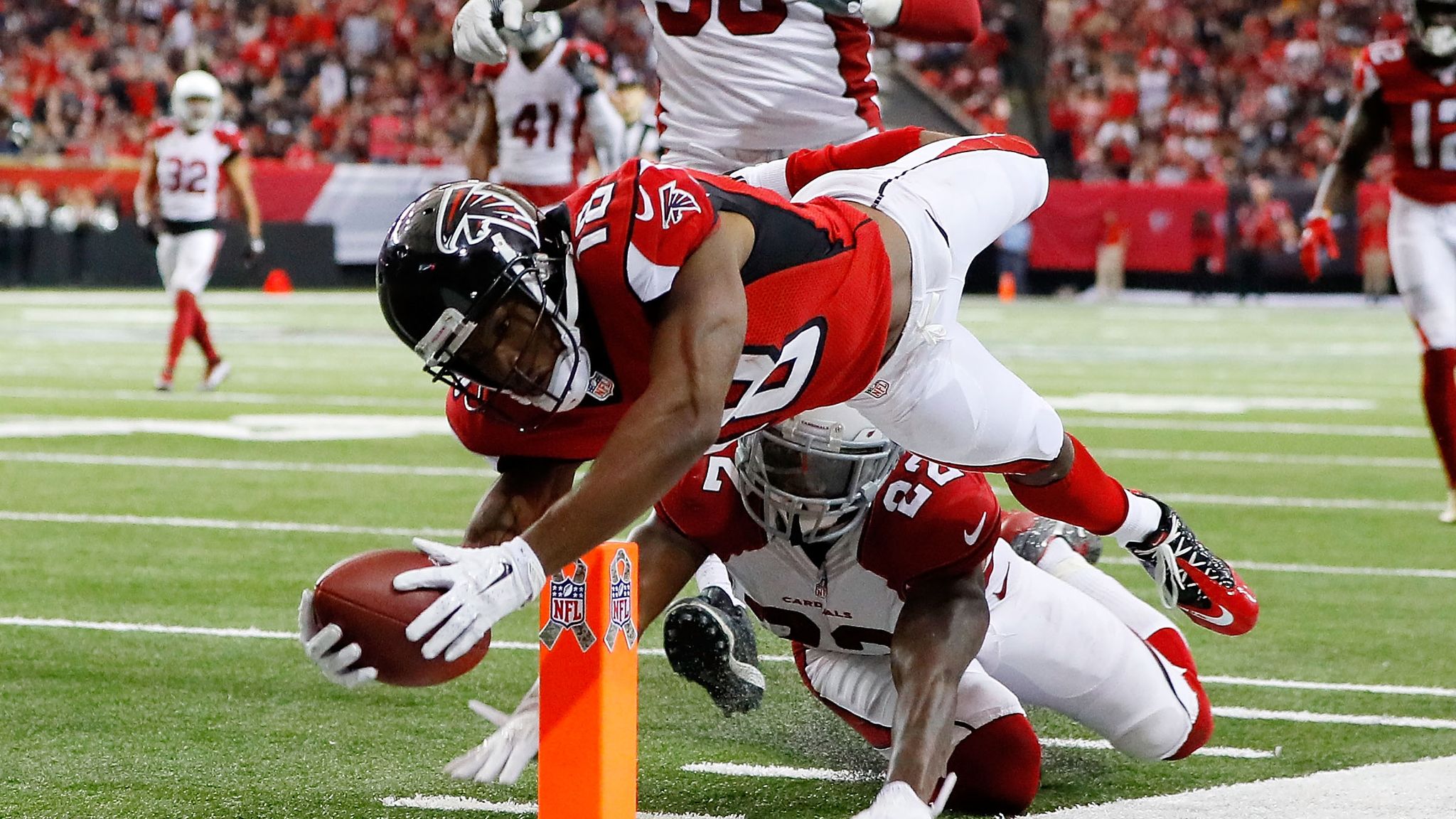 Cardinals beat Falcons after Bryant's extra point miss