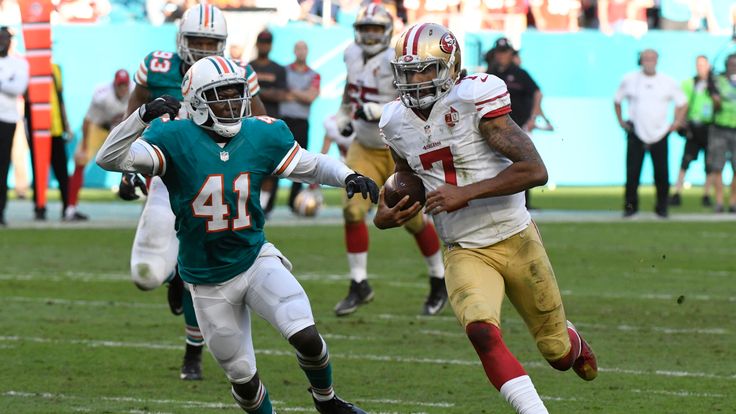MIAMI GARDENS, FL - NOVEMBER 27: Colin Kaepernick #7 of the San Francisco 49ers rushes during the 4th quarter against the Miami Dolphins at Hard Rock Stadi