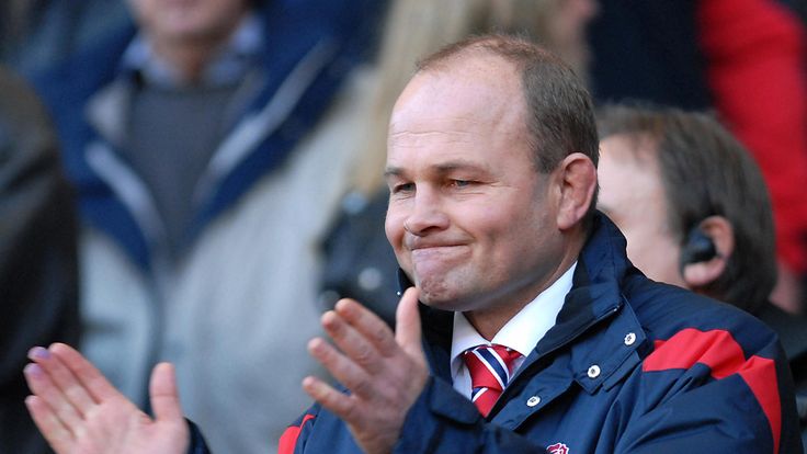 England's head coach Andy Robinson applauds before the International rugby union test match England vs South Africa at Twickenham, 25 Nov 2006