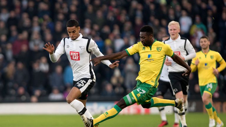 Max Lowe and Alexander Tettey in action