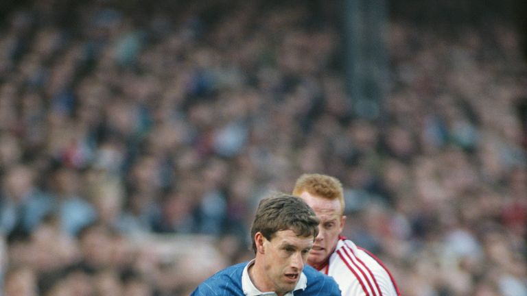 Kevin Sheedy of Everton (l) is challenged by Perry Groves during a match against Arsenal at Highbury on March 31, 1990