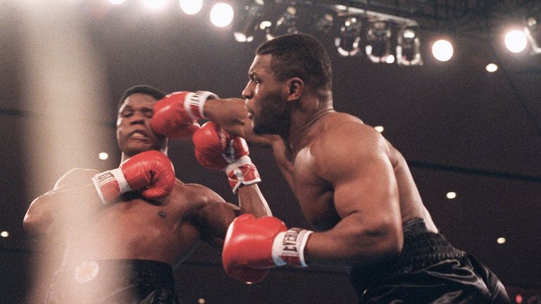 Las Vegas, UNITED STATES:  (FILES) A file picture taken 22 November 1986 in Las Vegas shows Mike Tyson (R) fighting heavyweight champion Trevor Berbick to 