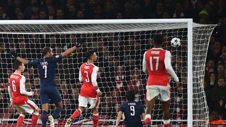 Paris Saint-Germain's Uruguayan forward Edinson Cavani (2R) scores the opening goal during the UEFA Champions League group A football match between Arsenal