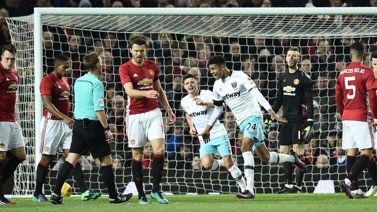 Ashley Fletcher equalises for West Ham at Old Trafford