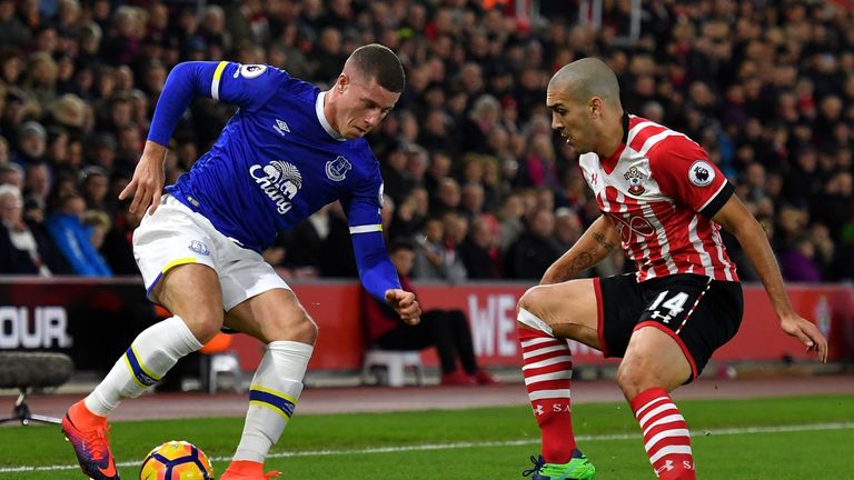 Ross Barkley (L) endured another frustrating game