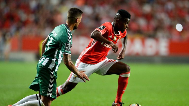 Benfica's defender Nelson Semedo (R) vies with Setubal's defender Nuno Pinto (L) during the Portuguese league football match SL Benfica vs Vitoria FC at th