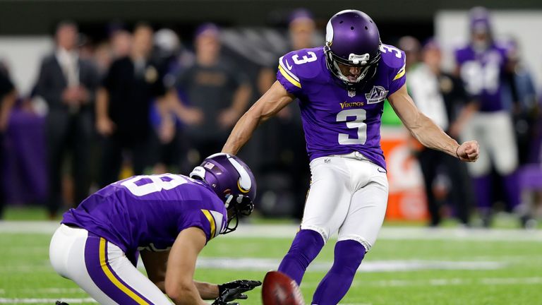 MINNEAPOLIS, MN - SEPTEMBER 18:  Kicker Blair Walsh #3 of the Minnesota Vikings in action during the game against the Green Bay Packers on September 18, 20