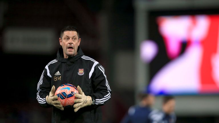 Bobby Mimms working as West Ham's goalkeeping coach