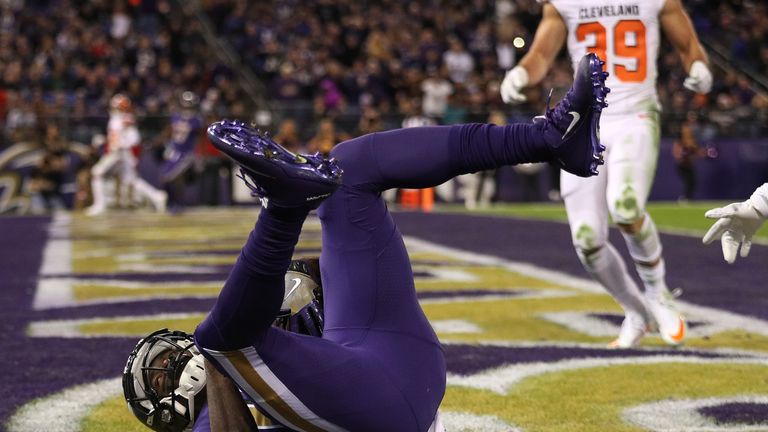 BALTIMORE, MD - NOVEMBER 10: Wide receiver Breshad Perriman #18 of the Baltimore Ravens scores a fourth quarter touchdown against the Cleveland Browns at M