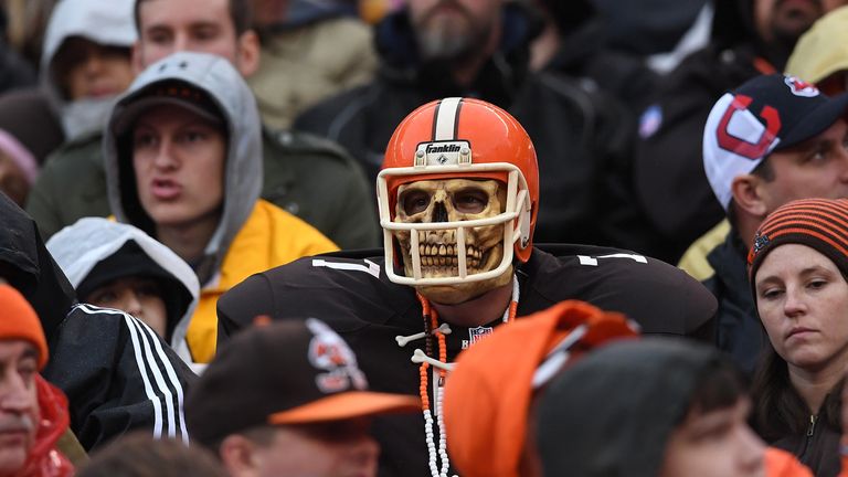 Cleveland Browns fans were tricked into believing their first win of 2016 was coming as they let 20-7 half time lead slip against the New York Jets