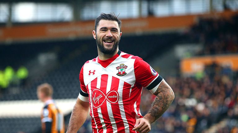 HULL, ENGLAND - NOVEMBER 06: Charlie Austin of Southampton celebrates scoring his sides first goal during the Premier League match between Hull City and So