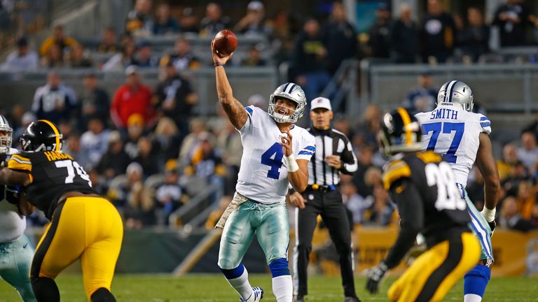 PITTSBURGH, PA - NOVEMBER 13:  Dak Prescott #4 of the Dallas Cowboys passes in the second quarter during the game against the Pittsburgh Steelers at Heinz 