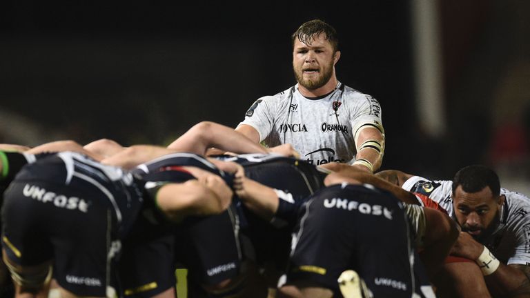 Toulon'S Duane Vermeulen (C) looks on during a scrum during the European Rugby Champions Cup rugby union round 2 maTCH, OCTOBER 2016